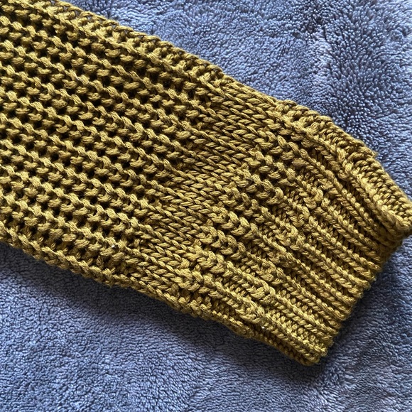 Très Chic Cable Knit Sweater - Picture 8 of 9